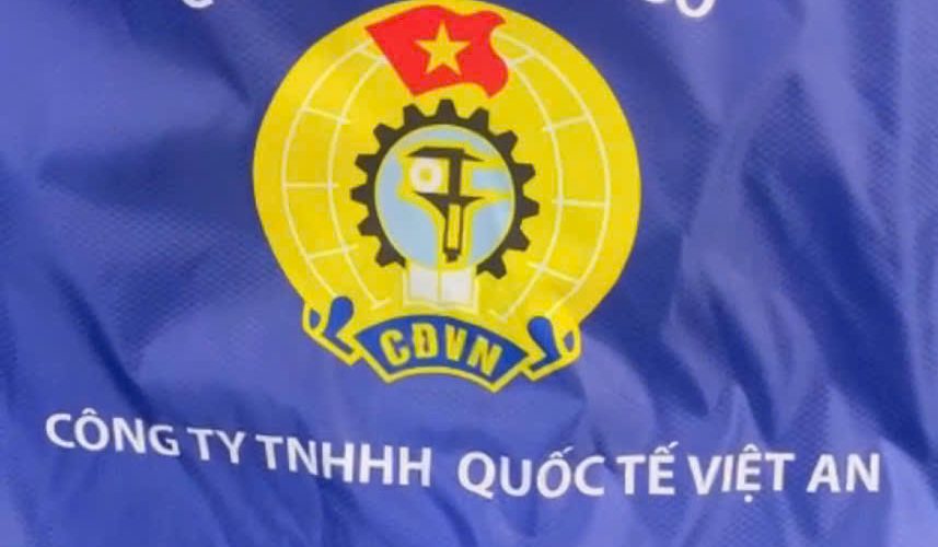 In ấn logo công đoàn lên áo mưa