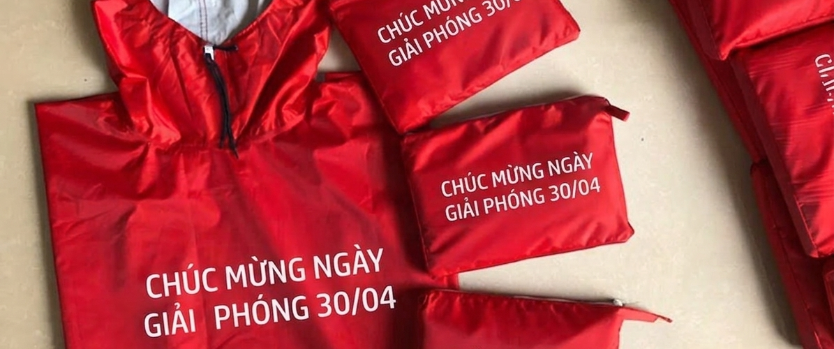 Đặt hàng áo mưa quà tặng 30/4